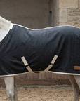 Abschwitzdecke 100% Baumwolle (für Ponys) — KI-generierte Beispieldarstellung