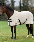 Stalldecke 100% Baumwolle mit Wollfüllung — KI-generierte Beispieldarstellung